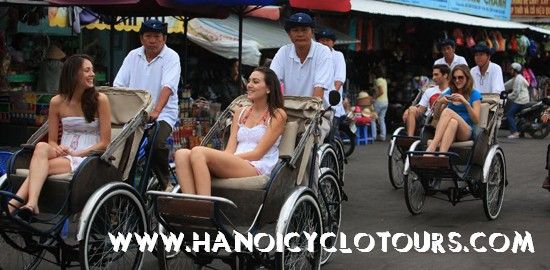 Food, cyclo and water puppet trip